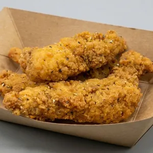 Tre chicken mini filetts croccanti nella vaschetta